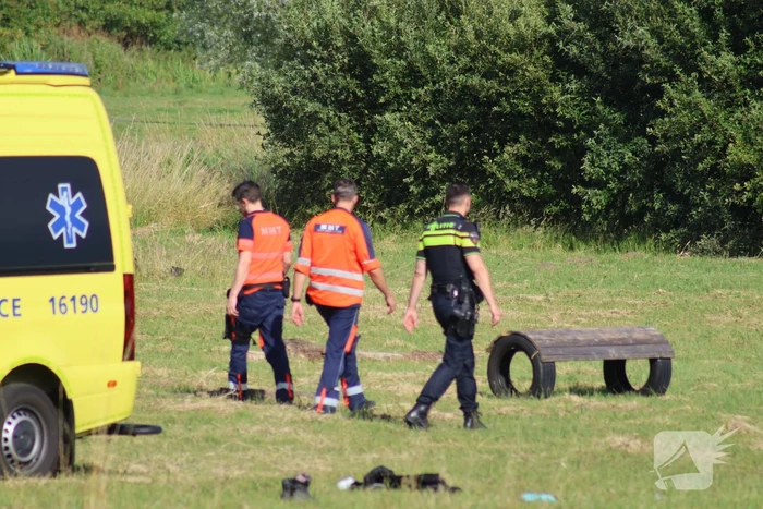 Persoon zwaargewond bij ongeval in weiland