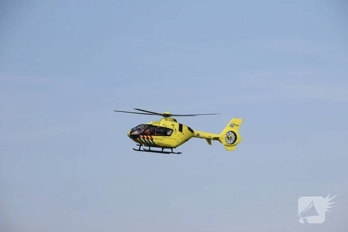 Persoon zwaargewond bij ongeval in weiland