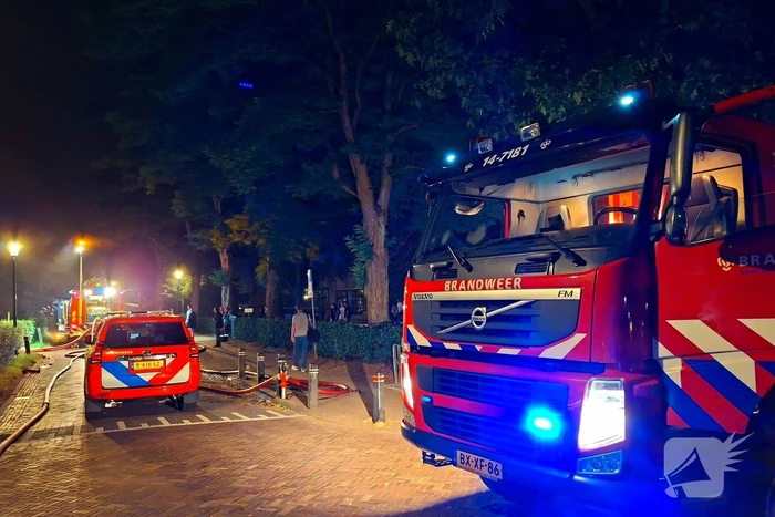 Grote brand in schuur achter woonhuis