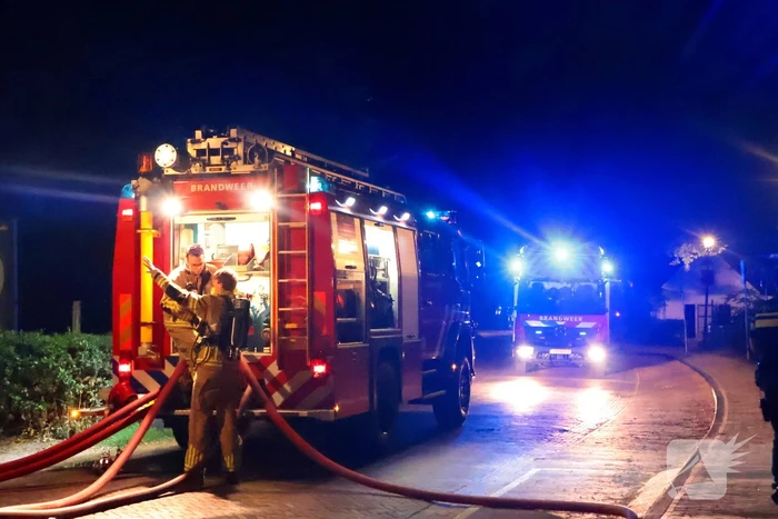 Grote brand in schuur achter woonhuis
