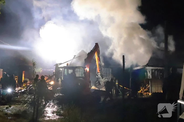 Grote brand in schuur achter woonhuis