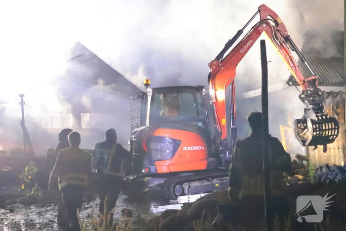 Grote brand in schuur achter woonhuis