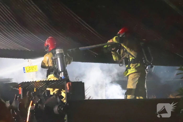 Grote brand in schuur achter woonhuis