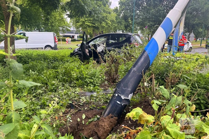 Oud echtpaar gewond bij ongeval op rotonde