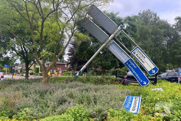 Oud echtpaar gewond bij ongeval op rotonde