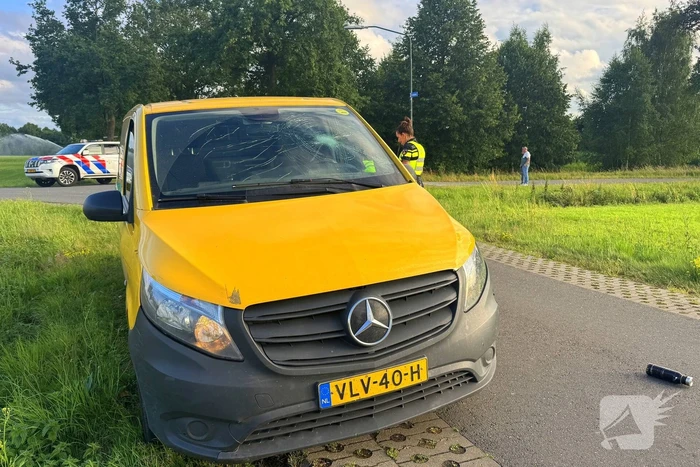 Wielrenner ernstig gewond bij aanrijding met pakketbezorger