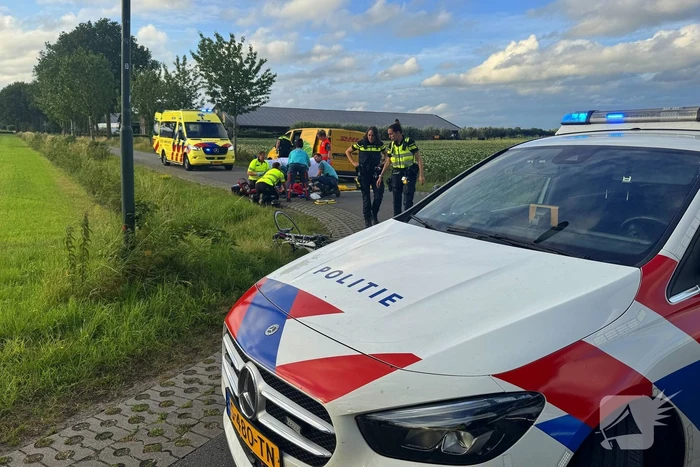 Wielrenner ernstig gewond bij aanrijding met pakketbezorger