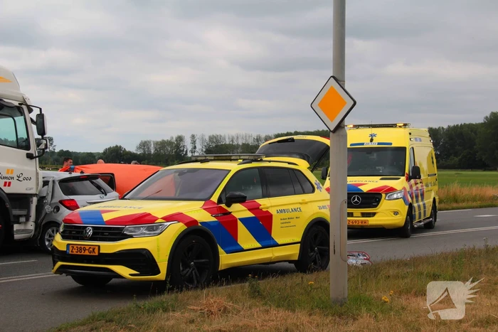 Vrouw (80) overleden bij ernstige aanrijding met vrachtwagen