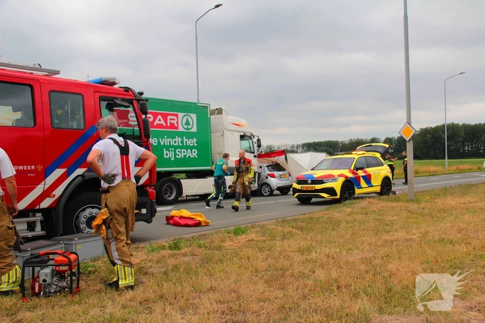 Vrouw (80) overleden bij ernstige aanrijding met vrachtwagen