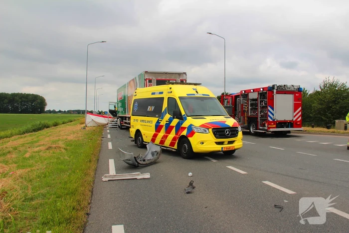 Vrouw (80) overleden bij ernstige aanrijding met vrachtwagen