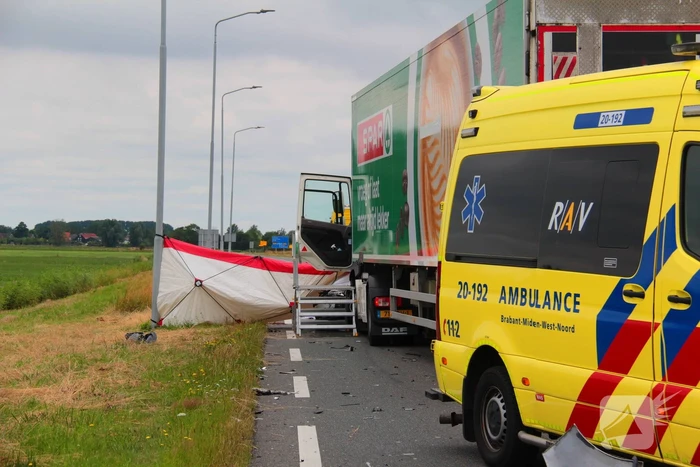 Vrouw (80) overleden bij ernstige aanrijding met vrachtwagen