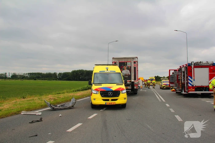 Vrouw (80) overleden bij ernstige aanrijding met vrachtwagen