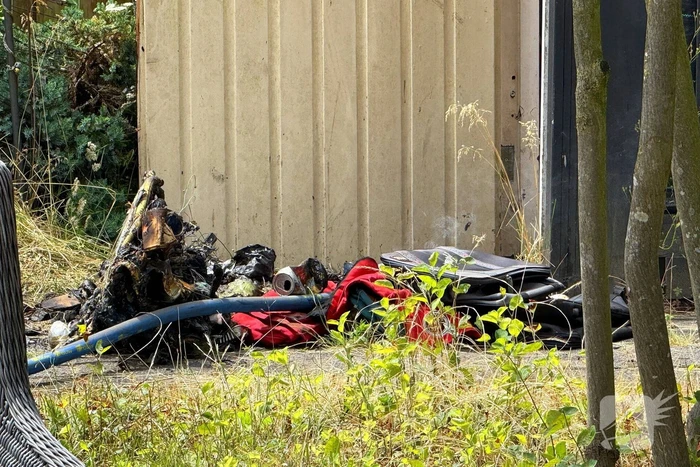 Houten schuurtje in brand