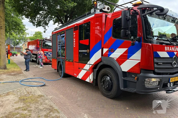 Houten schuurtje in brand