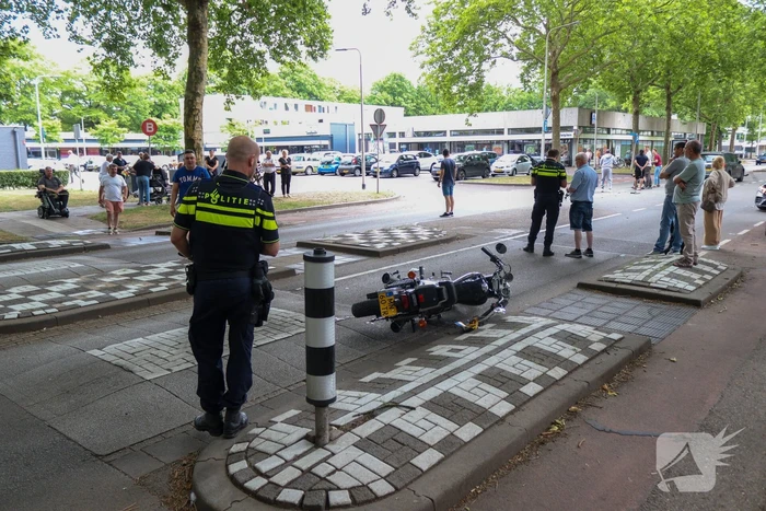 Motorrijder gewond na aanrijding met auto