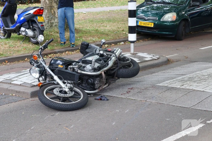 Motorrijder gewond na aanrijding met auto