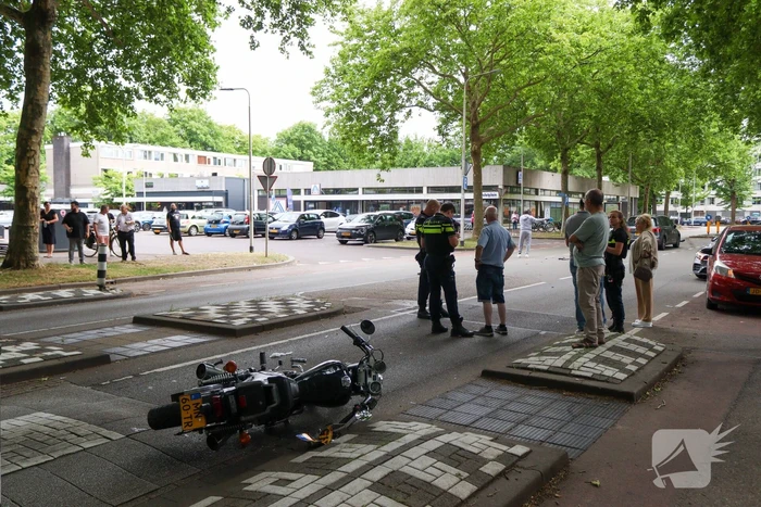 Motorrijder gewond na aanrijding met auto