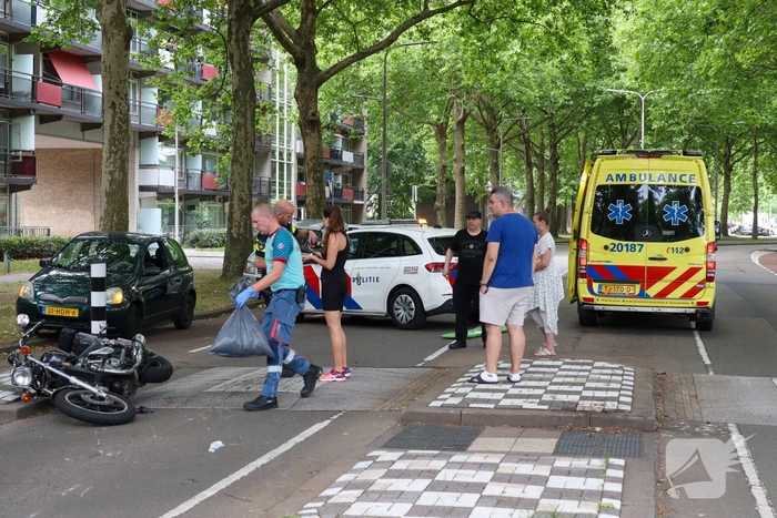 Motorrijder gewond na aanrijding met auto