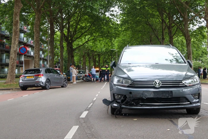 Motorrijder gewond na aanrijding met auto