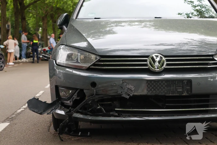 Motorrijder gewond na aanrijding met auto