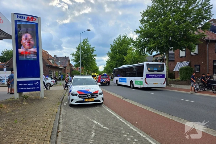 Fatbiker krijgt tak op hoofd en raakt zwaargewond