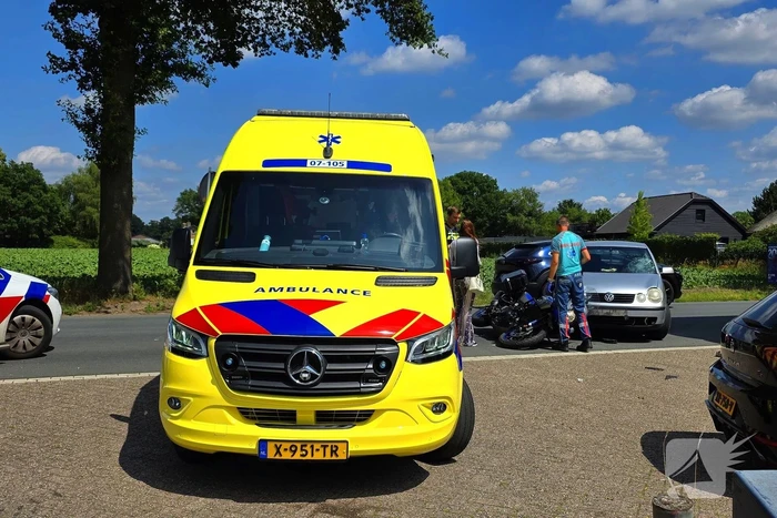 Motorrijder gewond bij aanrijding met automobilist