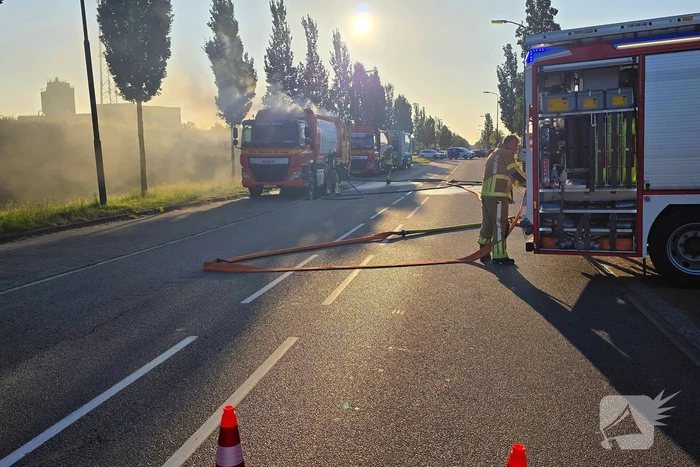 Vuilniswagen vat vlam