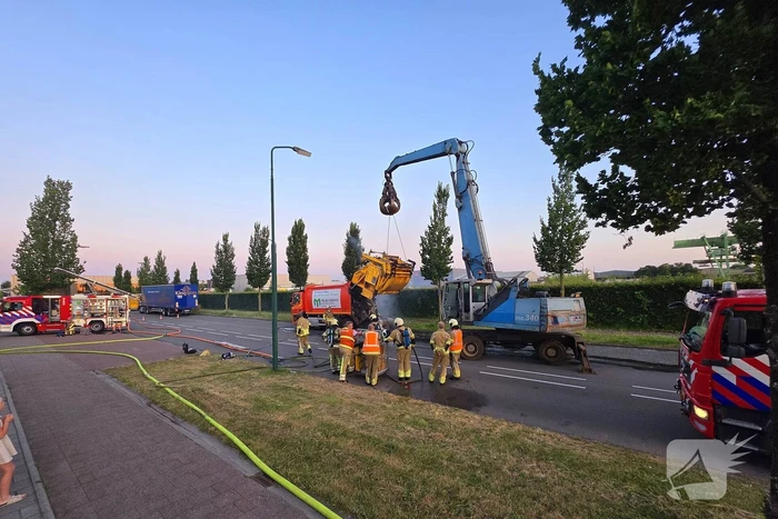 Vuilniswagen vat vlam