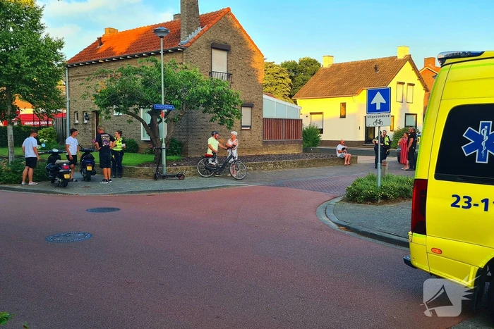 Scooterrijder gewond bij aanrijding met automobilist, die door rijdt