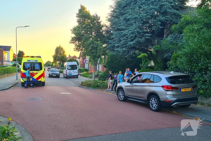 Scooterrijder gewond bij aanrijding met automobilist, die door rijdt