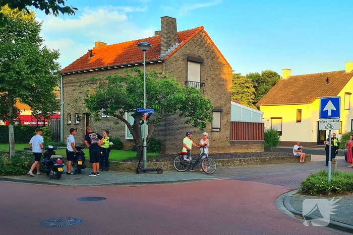 Scooterrijder gewond bij aanrijding met automobilist, die door rijdt