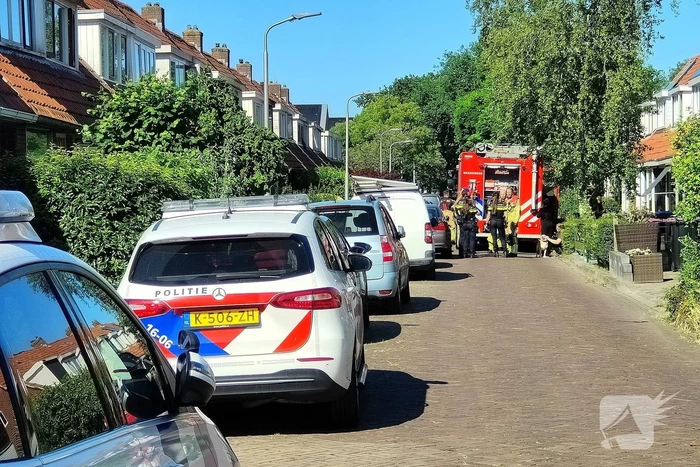 Brandweer ventileert woning na lek