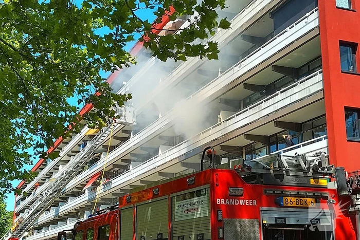 Bewoners ontkomen aan brand