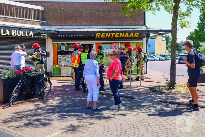 Brand in dierenwinkel snel geblust