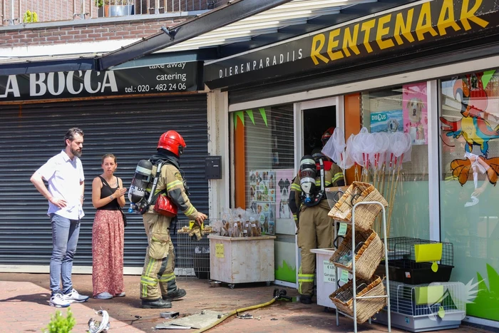 Brand in dierenwinkel snel geblust