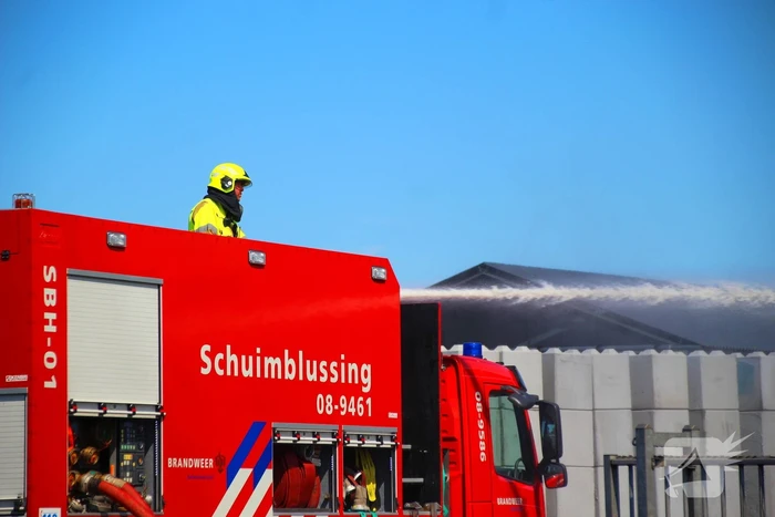 Grote industriebrand zorgt voor dikke rook