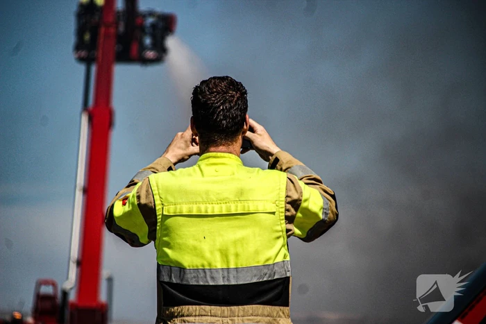 Grote industriebrand zorgt voor dikke rook