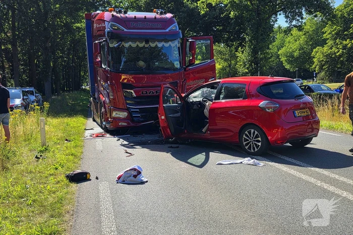 Traumahelikopter ingezet na botsing