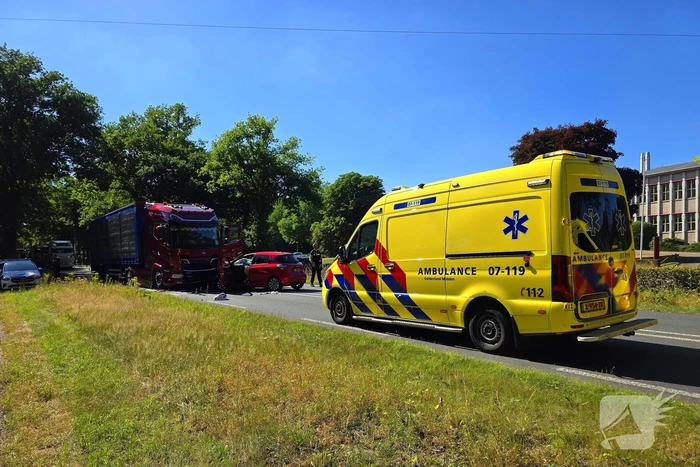 Traumahelikopter ingezet na botsing