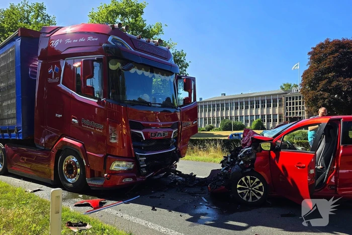 Traumahelikopter ingezet na botsing