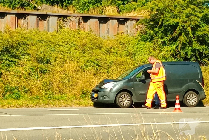 Botsing met letsel tussen drie voertuigen