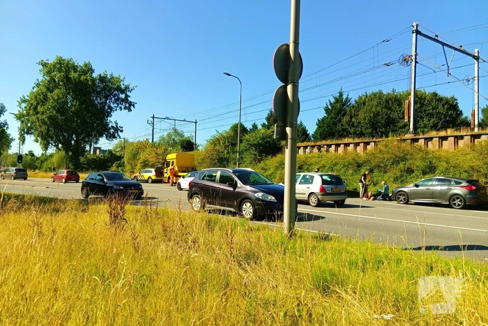 Botsing met letsel tussen drie voertuigen