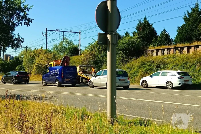 Botsing met letsel tussen drie voertuigen