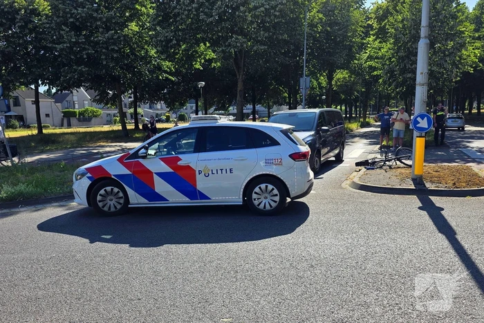 Fietser gewond bij aanrijding met taxibus