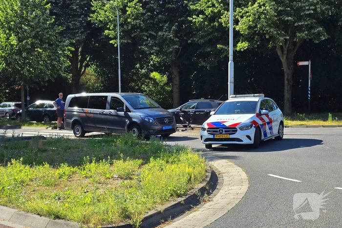 Fietser gewond bij aanrijding met taxibus
