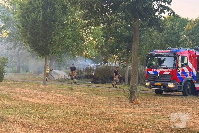 Brandweer blust bermbrand