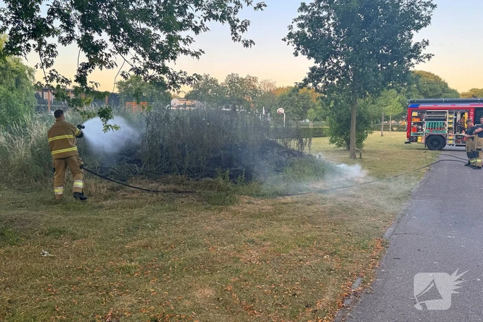 Brandweer blust bermbrand