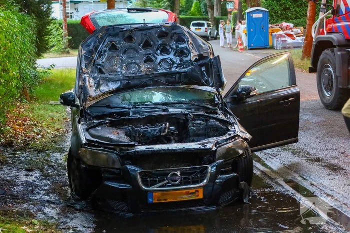 Auto gaat in vlammen op