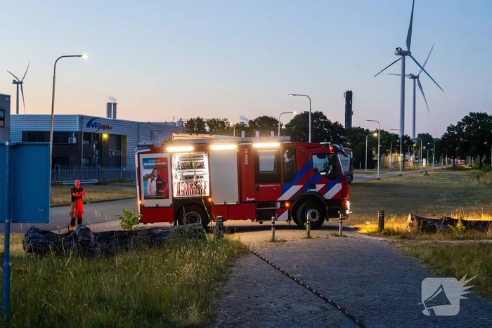 Mogelijke brandstichting bij boomstronk