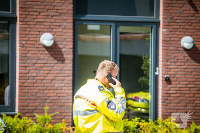 Draaibank valt op been van man